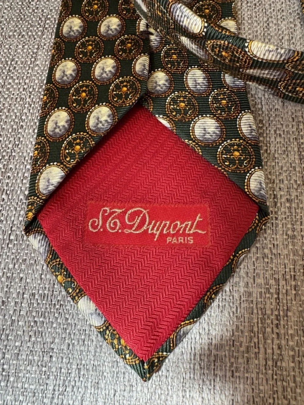 Vintage S.T. DuPont Paris 100% Silk Olive Green Cameo Men’s Tie
